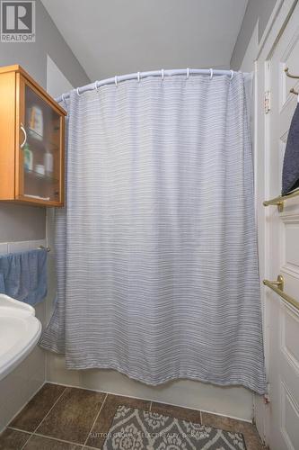 781 Hellmuth Avenue, London, ON - Indoor Photo Showing Bathroom