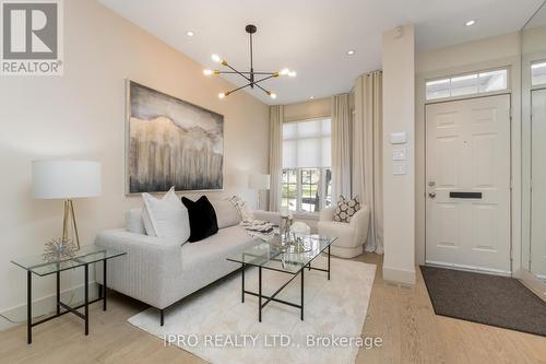 56 - 15 Niagara Street, Toronto (Waterfront Communities), ON - Indoor Photo Showing Living Room