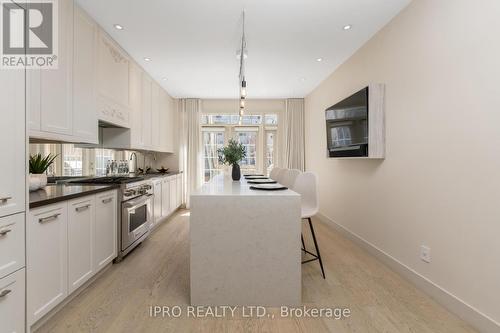 56 - 15 Niagara Street, Toronto (Waterfront Communities), ON - Indoor Photo Showing Kitchen With Upgraded Kitchen