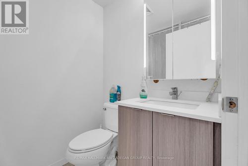 512 - 3237 Bayview Avenue, Toronto, ON - Indoor Photo Showing Bathroom