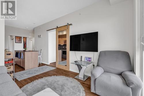 512 - 3237 Bayview Avenue, Toronto, ON - Indoor Photo Showing Living Room