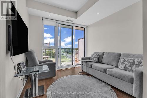 512 - 3237 Bayview Avenue, Toronto, ON - Indoor Photo Showing Living Room