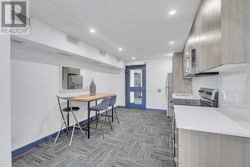 512 - 3237 Bayview Avenue, Toronto, ON - Indoor Photo Showing Kitchen