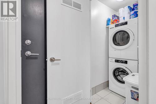 512 - 3237 Bayview Avenue, Toronto, ON - Indoor Photo Showing Laundry Room