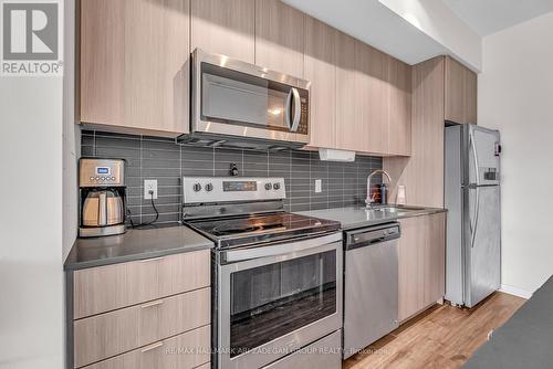 512 - 3237 Bayview Avenue, Toronto, ON - Indoor Photo Showing Kitchen