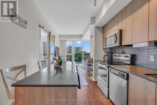 512 - 3237 Bayview Avenue, Toronto, ON - Indoor Photo Showing Kitchen