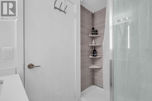 512 - 3237 Bayview Avenue, Toronto, ON - Indoor Photo Showing Bathroom