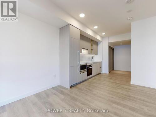 715 - 27 Mcmahon Drive, Toronto, ON - Indoor Photo Showing Kitchen