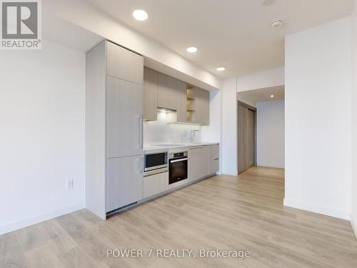 715 - 27 Mcmahon Drive, Toronto, ON - Indoor Photo Showing Kitchen