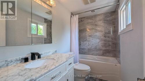 216 Linden Court, Oshawa (Donevan), ON - Indoor Photo Showing Bathroom