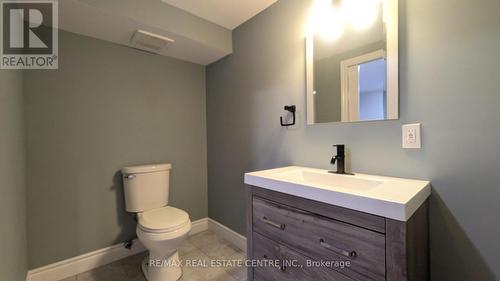 216 Linden Court, Oshawa (Donevan), ON - Indoor Photo Showing Bathroom