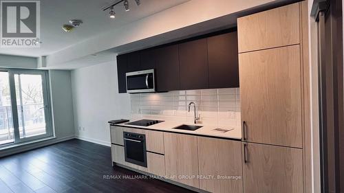 431 - 150 Logan Avenue, Toronto, ON - Indoor Photo Showing Kitchen With Upgraded Kitchen