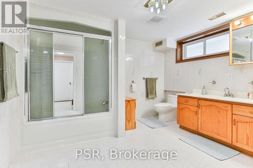 16 Colmar Place, Hamilton, ON - Indoor Photo Showing Bathroom