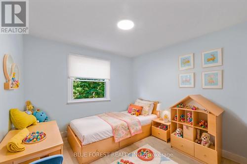 270 Homestead Crescent N, London, ON - Indoor Photo Showing Bedroom