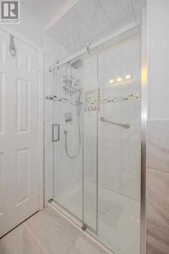 2099 Chrisdon Road, Burlington (Headon), ON - Indoor Photo Showing Bathroom