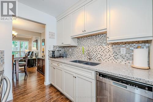 2099 Chrisdon Road, Burlington (Headon), ON - Indoor Photo Showing Kitchen With Double Sink With Upgraded Kitchen