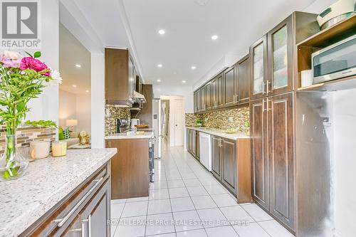 37 - 35 Malta Avenue, Brampton, ON - Indoor Photo Showing Kitchen