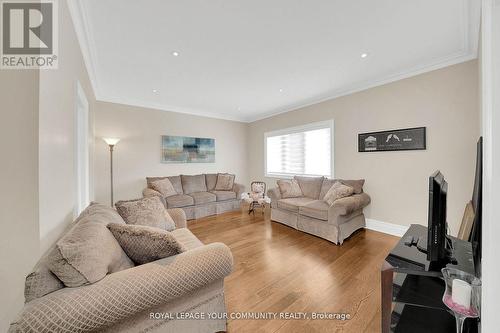 76 Elm Grove Avenue, Richmond Hill (Oak Ridges), ON - Indoor Photo Showing Living Room