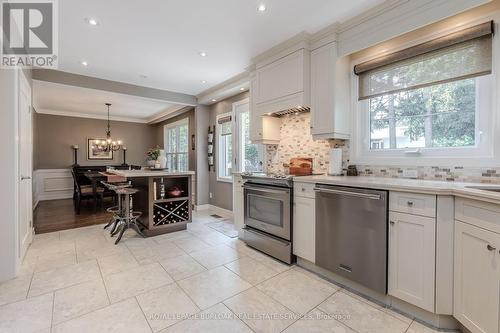 642 Cherrywood Drive, Burlington (Lasalle), ON - Indoor Photo Showing Kitchen With Upgraded Kitchen