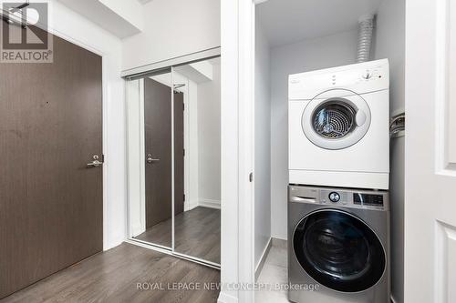 2101 - 7890 Bathurst Street, Vaughan, ON - Indoor Photo Showing Laundry Room