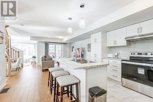 29 Mappin Way, Whitby (Rolling Acres), ON - Indoor Photo Showing Kitchen With Double Sink With Upgraded Kitchen