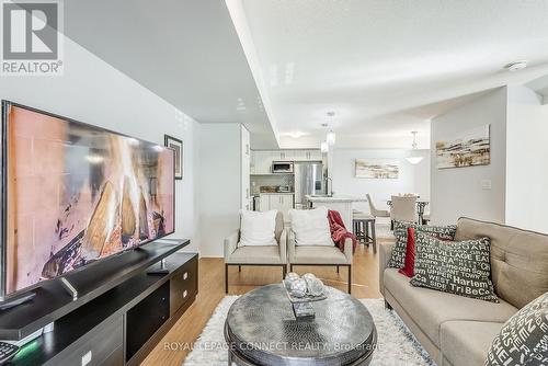 29 Mappin Way, Whitby (Rolling Acres), ON - Indoor Photo Showing Living Room