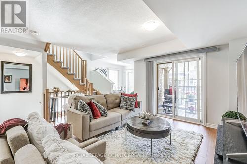 29 Mappin Way, Whitby (Rolling Acres), ON - Indoor Photo Showing Living Room