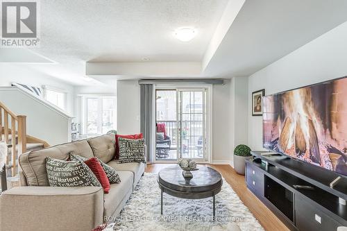 29 Mappin Way, Whitby, ON - Indoor Photo Showing Living Room