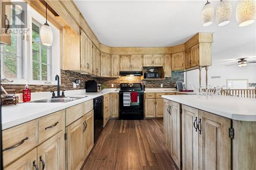 590 Boundary Road, Pembroke, ON - Indoor Photo Showing Kitchen With Double Sink