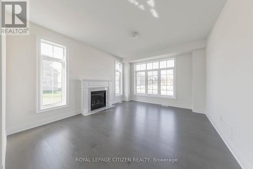 7 Wamsley Crescent, Clarington, ON - Indoor Photo Showing Living Room With Fireplace