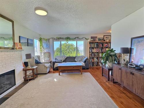 775 Sequoia Place, Kamloops, BC - Indoor Photo Showing Living Room With Fireplace