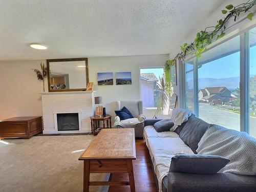 775 Sequoia Place, Kamloops, BC - Indoor Photo Showing Living Room With Fireplace