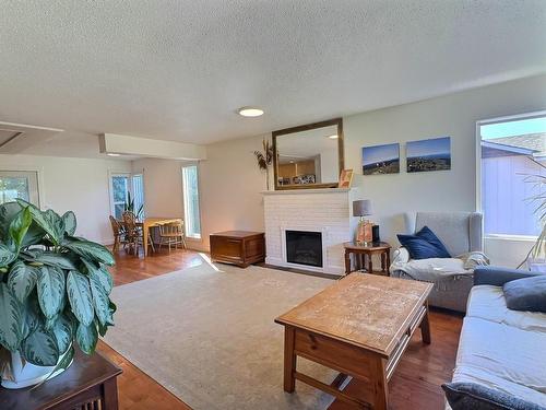 775 Sequoia Place, Kamloops, BC - Indoor Photo Showing Living Room With Fireplace