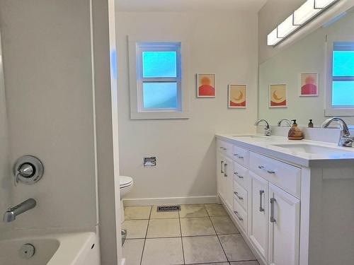 775 Sequoia Place, Kamloops, BC - Indoor Photo Showing Bathroom