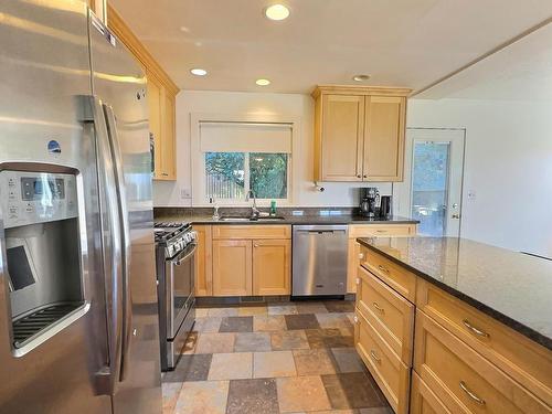 775 Sequoia Place, Kamloops, BC - Indoor Photo Showing Kitchen With Stainless Steel Kitchen With Double Sink