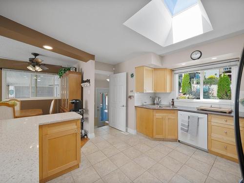 890 Pine Springs Road, Kamloops, BC - Indoor Photo Showing Kitchen