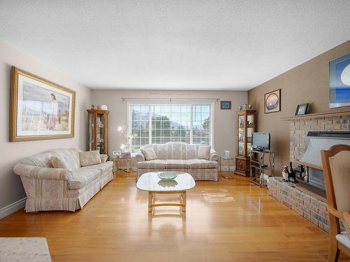 890 Pine Springs Road, Kamloops, BC - Indoor Photo Showing Living Room With Fireplace