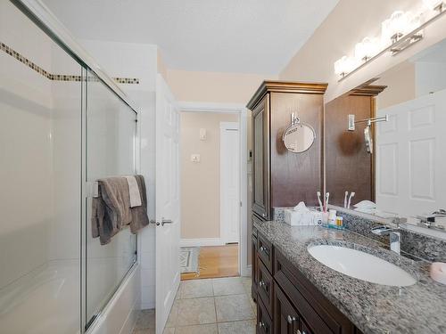 890 Pine Springs Road, Kamloops, BC - Indoor Photo Showing Bathroom