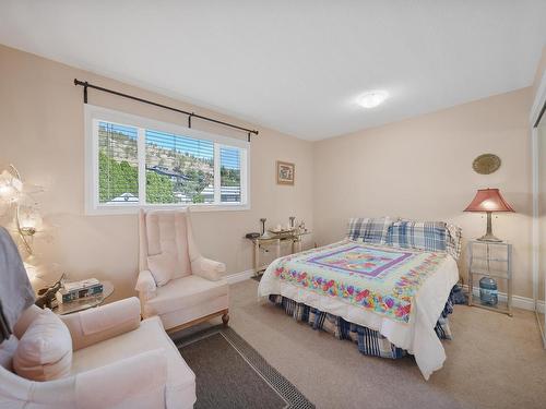 890 Pine Springs Road, Kamloops, BC - Indoor Photo Showing Bedroom