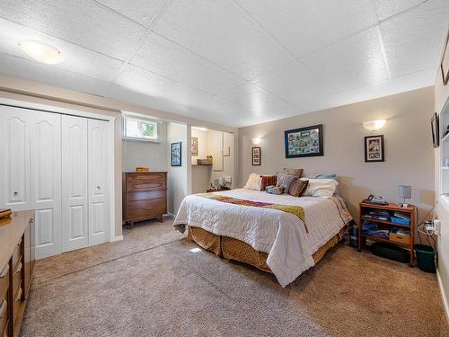 890 Pine Springs Road, Kamloops, BC - Indoor Photo Showing Bedroom