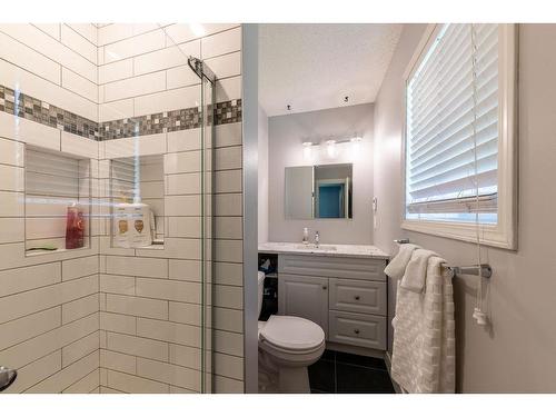 249 Waddington Drive, Kamloops, BC - Indoor Photo Showing Bathroom