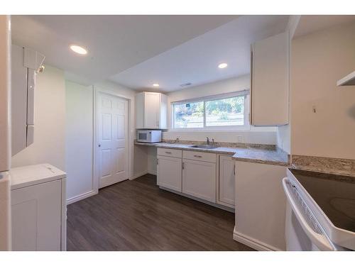 249 Waddington Drive, Kamloops, BC - Indoor Photo Showing Kitchen