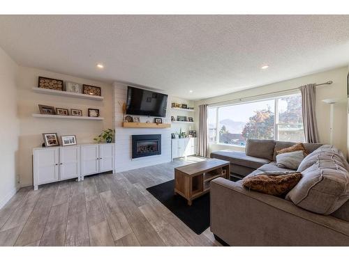 249 Waddington Drive, Kamloops, BC - Indoor Photo Showing Living Room With Fireplace