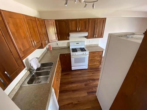 383 Waddington Drive, Kamloops, BC - Indoor Photo Showing Kitchen With Double Sink