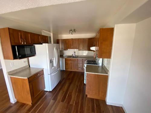 383 Waddington Drive, Kamloops, BC - Indoor Photo Showing Kitchen With Double Sink