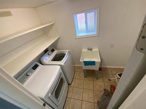 383 Waddington Drive, Kamloops, BC - Indoor Photo Showing Laundry Room