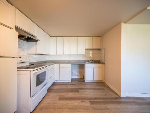 2661 Young Place, Kamloops, BC - Indoor Photo Showing Kitchen