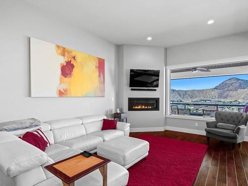 2032 Galore Cres, Kamloops, BC - Indoor Photo Showing Living Room With Fireplace