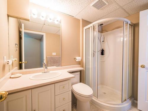 9-2630 Nechako Drive, Kamloops, BC - Indoor Photo Showing Bathroom