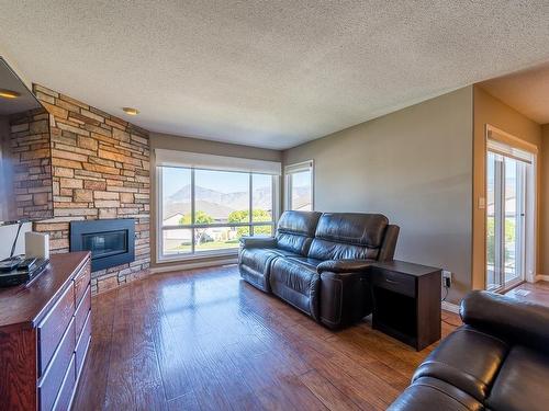 9-2630 Nechako Drive, Kamloops, BC - Indoor Photo Showing Living Room With Fireplace